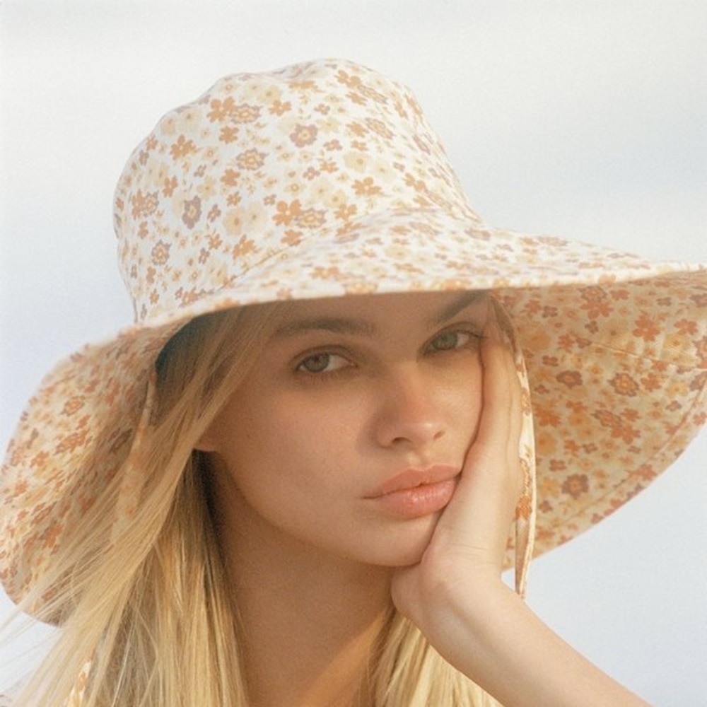 Lack of Color Holiday Bucket Hat in Peach Bloom size small/medium